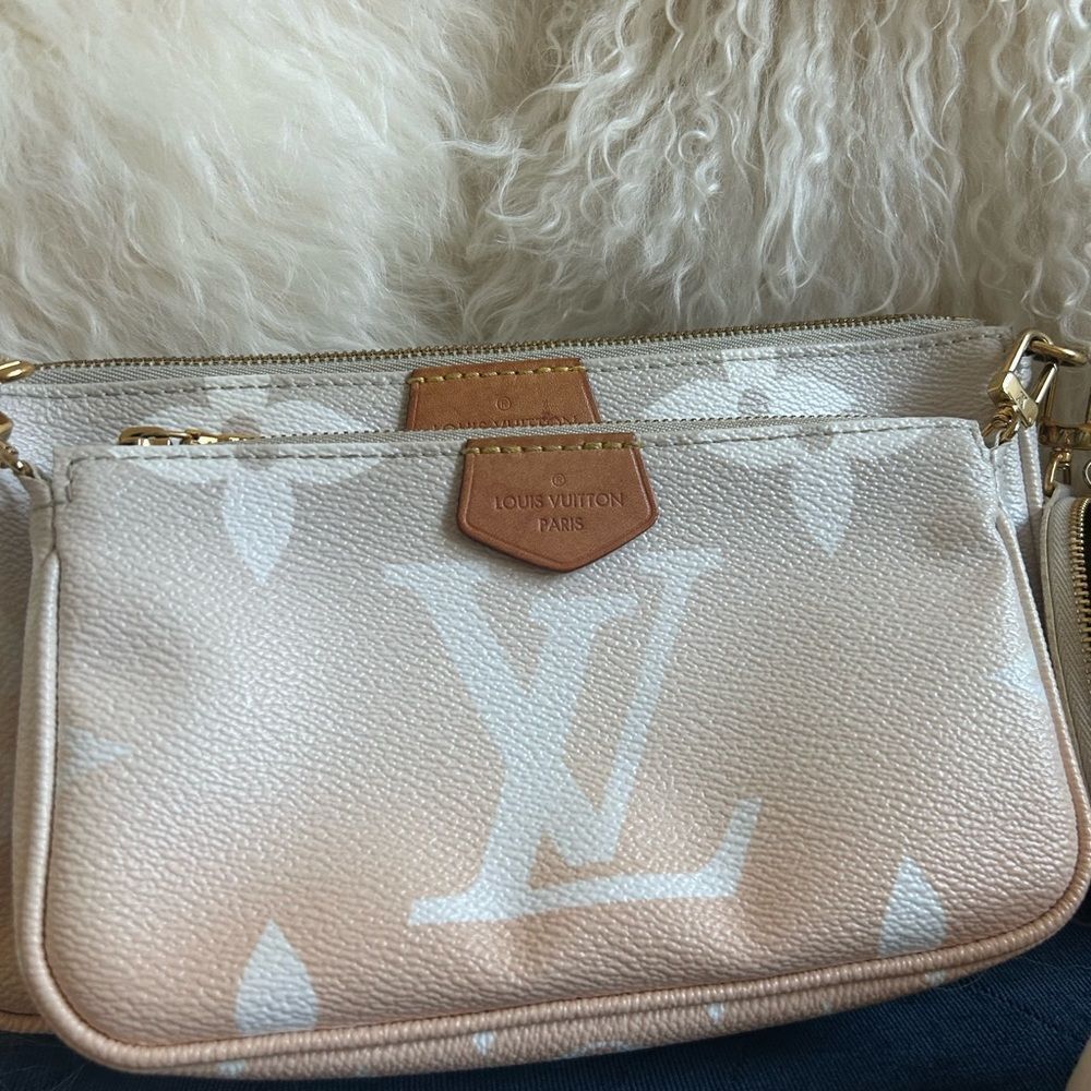 Louis Vuitton Monogram Giant Monogram Giant Multi Pochette Accessoires Pink - Picture 3 of 7